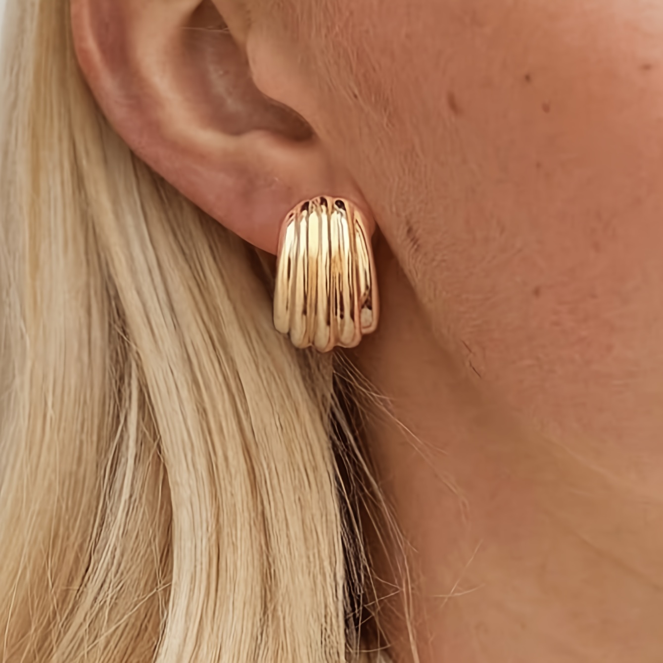 TEMU 1 Paire de Boucles d'Oreilles Clous Dorées Texturées Épaisses, Minimalistes et Chics, pour Femme, Parfaites pour un Usage