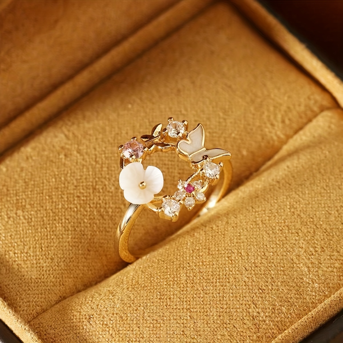 Exquisite Flower Unisex Ring with Synthetic Zircon