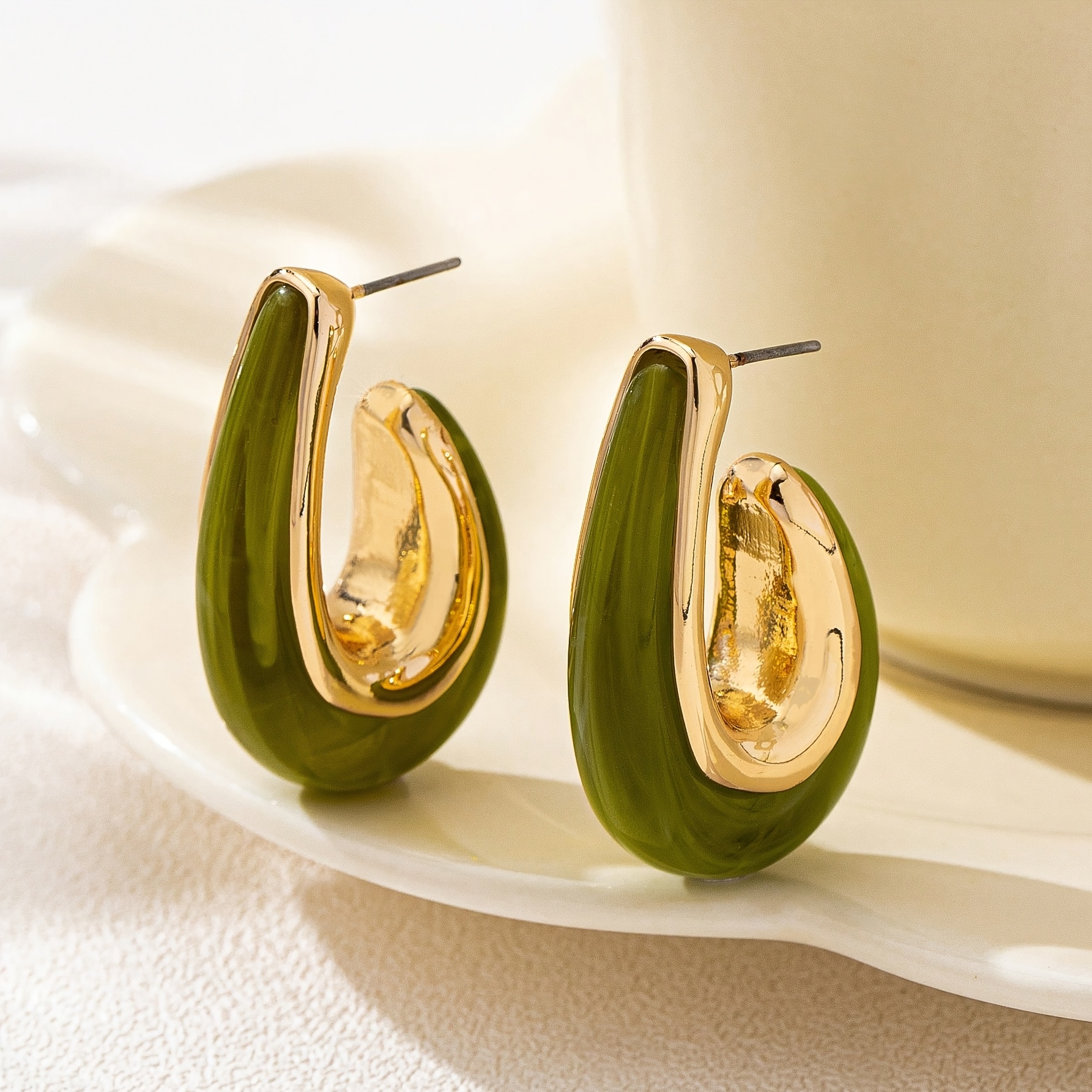 Image of 2pcs Per Pair Resin Geometric U-shaped Water Drop Hook Women's Earrings, Women's Temperament Elegant U-shaped Water Drop Resin Earrings, Daily Vacation Date Party Banquet Wear Earrings