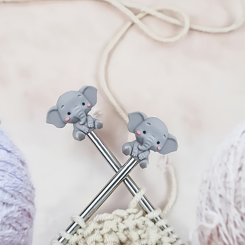 E-shop 2 süße Elefanten Stricknadelstopper - Rutschfeste Häkel- und Stricknadelkappen mit lebendigen Augen, weichen Pastellfarben (Rosa, Grün, Braun),