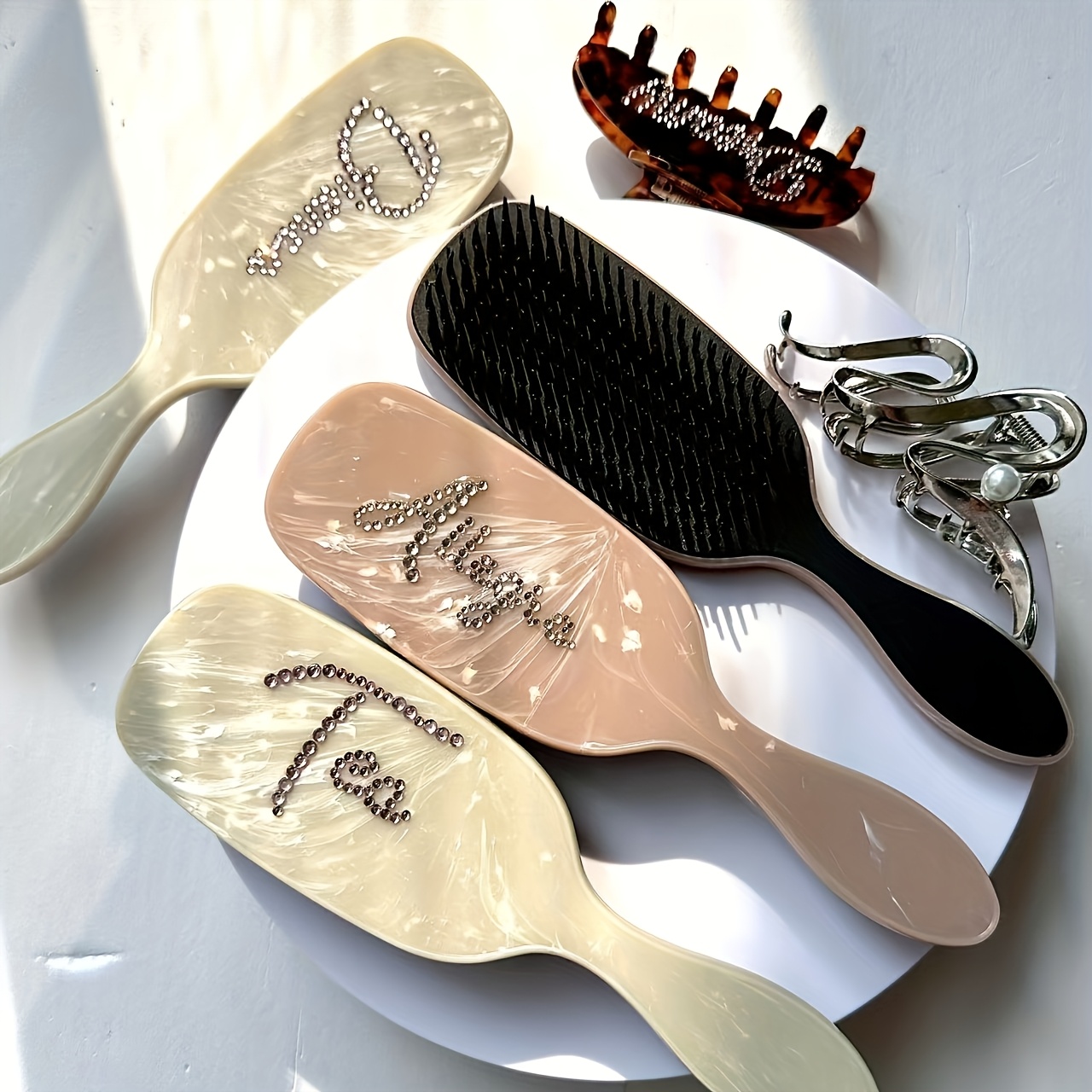 

1pc Personalized White Gemstone Name Hair Brush With Engraved Abs Handle And Nylon Bristles - Fine-tooth Comb For All Hair Types - Ideal Gift For Birthday, Christmas, Valentine's, Thanksgiving