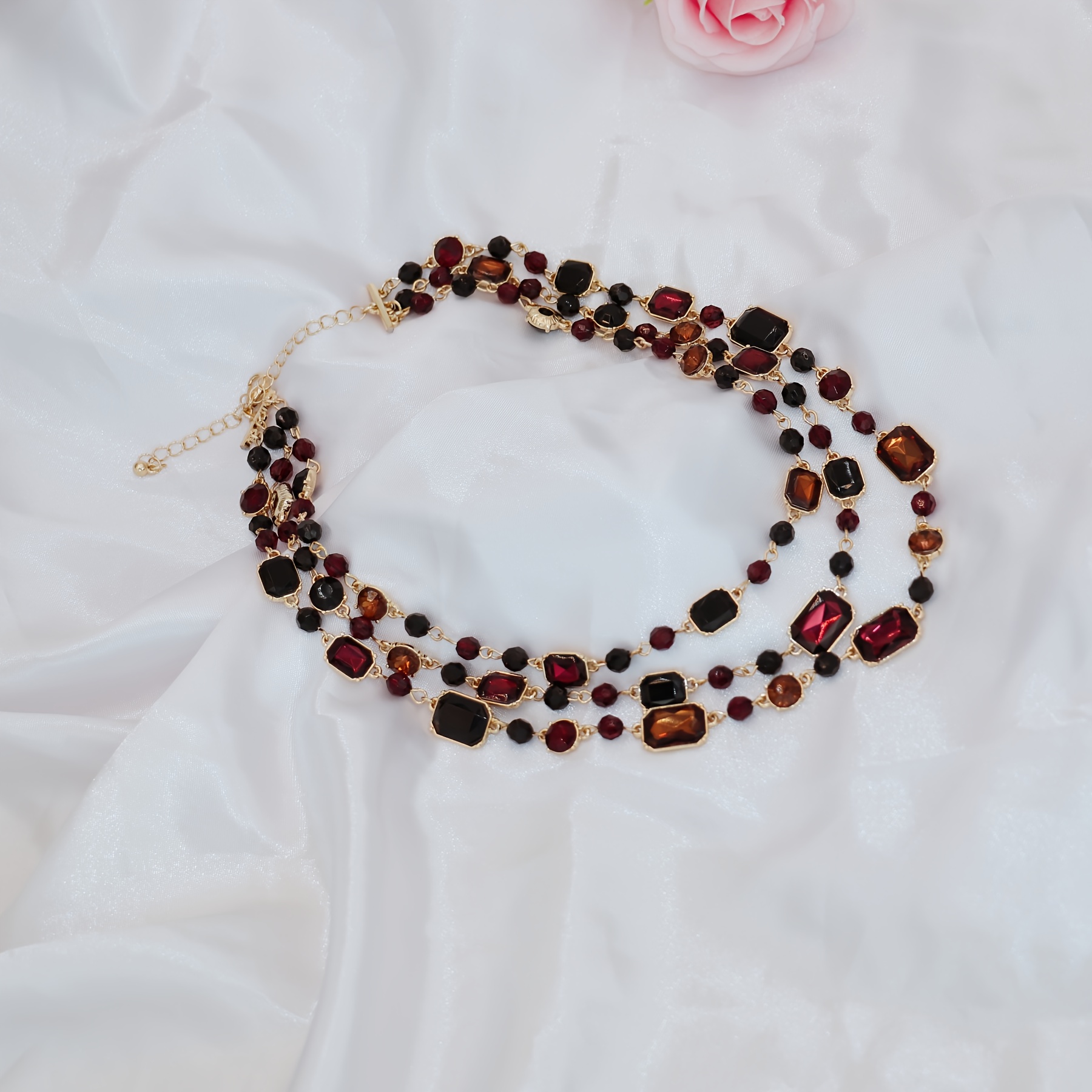 E-shop Eine stilvolle, mehrschichtige Damen-Halskette im Vintage-Boho-Design mit mehrfarbigen Harzsteinen, für den , Partys, Hochzeiten und als