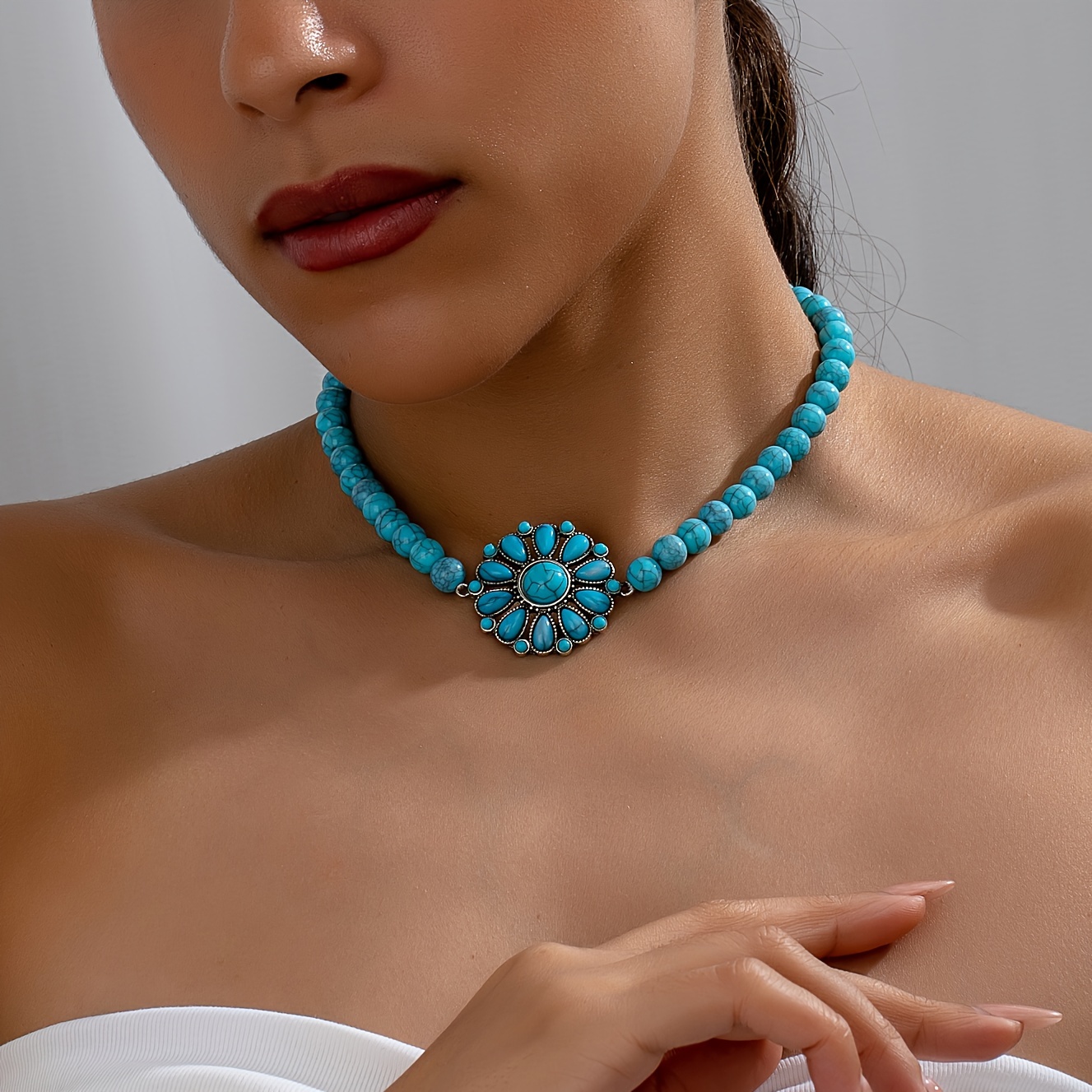 E-shop Westlicher Böhmischer Stil Premium Temperament Lapis Blumenperlen Damen Kurze Anhänger Halskette, Geeignet zum Verschenken und für den
