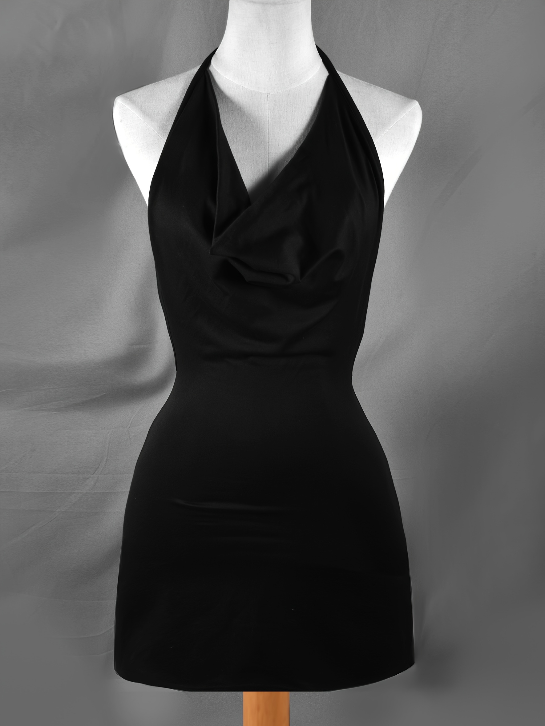 vestido mini sexy com decote halter e   descobertas - mistura de poliéster elástico, design ruchado ajustado, perfeito para  /verão/outono, moda feminina adulta, roupa de   | vestido mini ruchado | tecido elástico