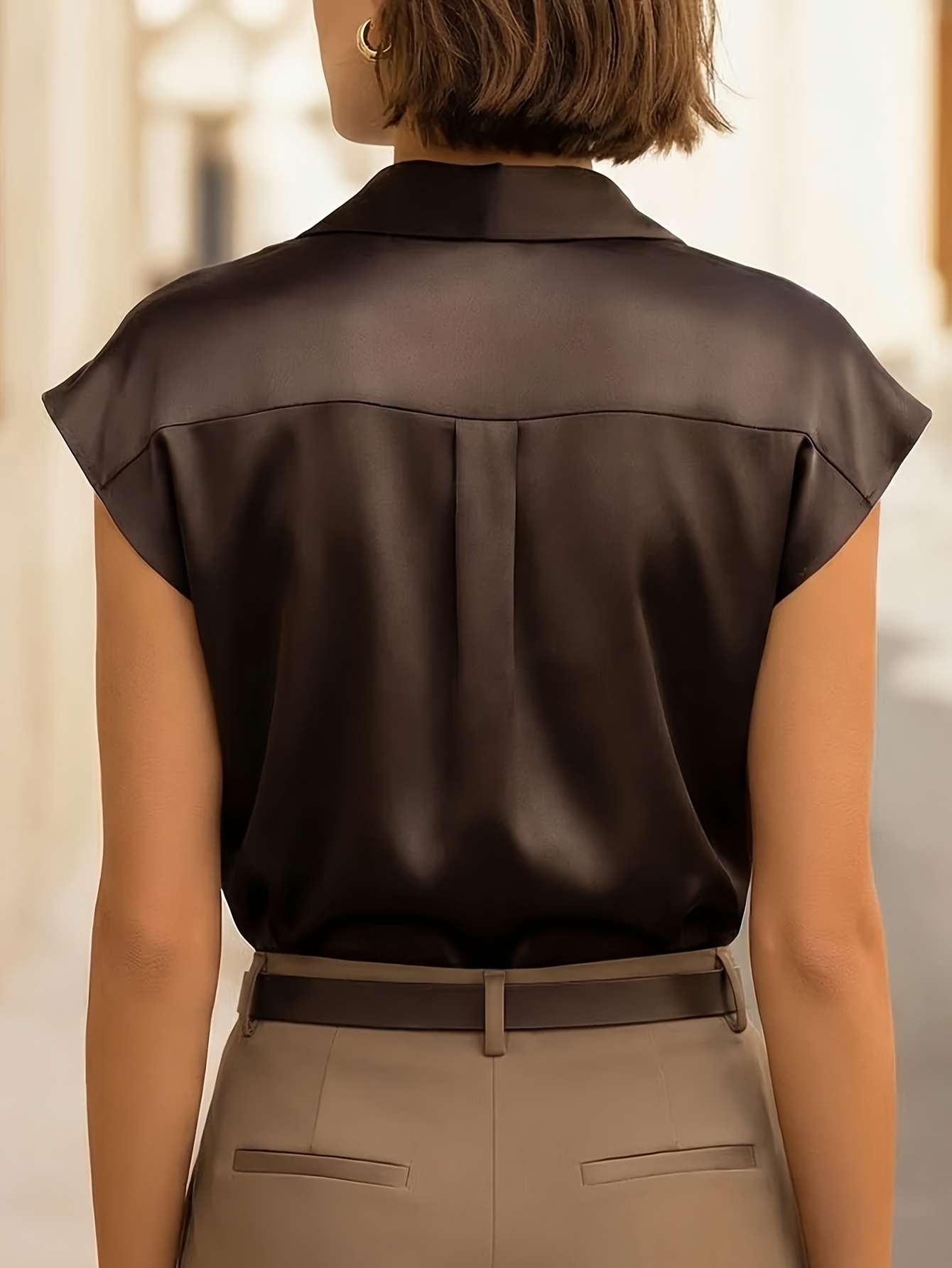 sommerliches, elegantes, ärmelloses rüschen-satin-top mit knopfleiste vorne [ ]
