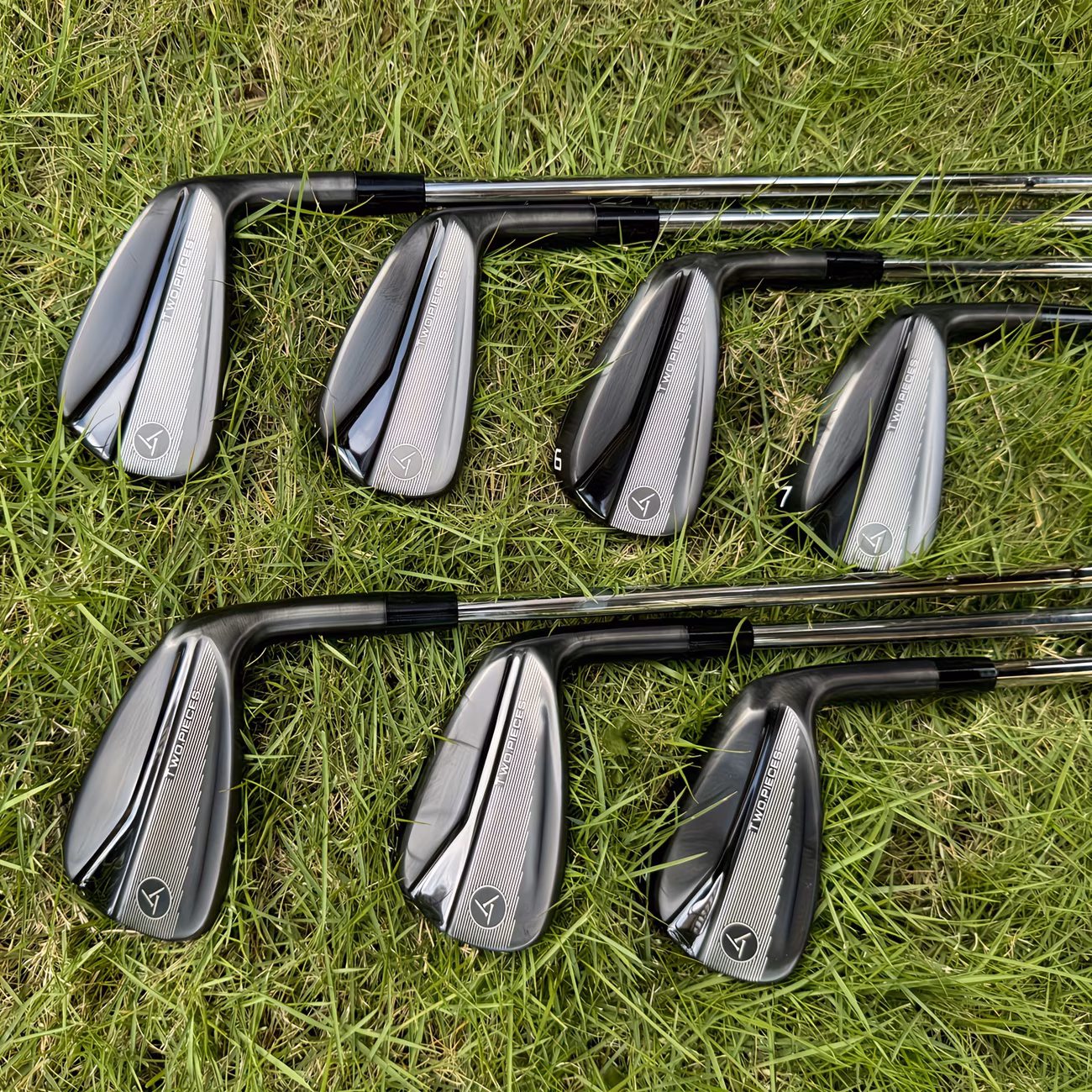 7pcs set s880 golf irons black golden set 4 9 p with stiff shaft rh golf clubs Product details 12
