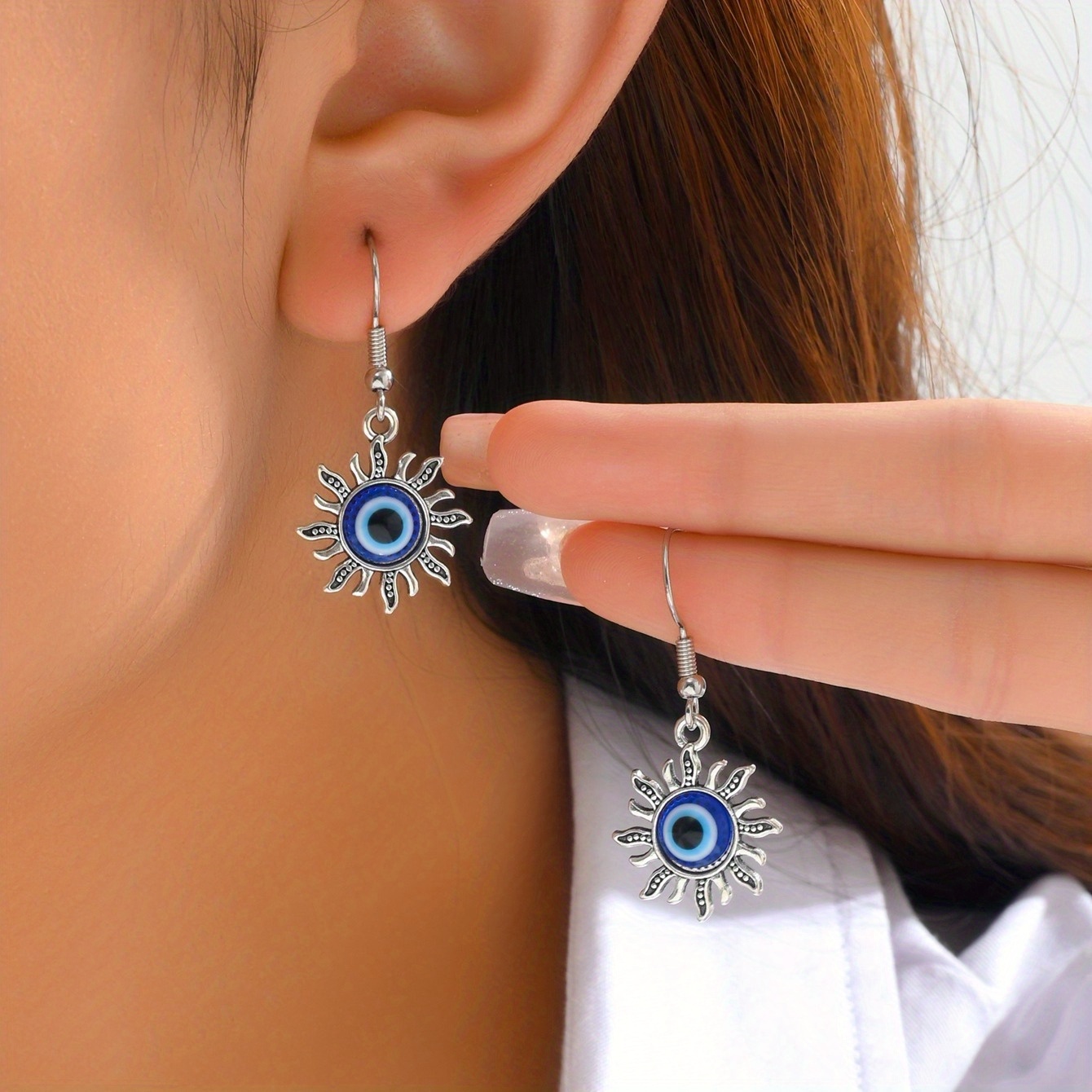 TEMU A Pair Of Fashionable And Minimalist Sun Pendant Earrings With Evil Eye Inlay, Perfect For Women' Wear. Trendy, Versatile Ideal For Parties,