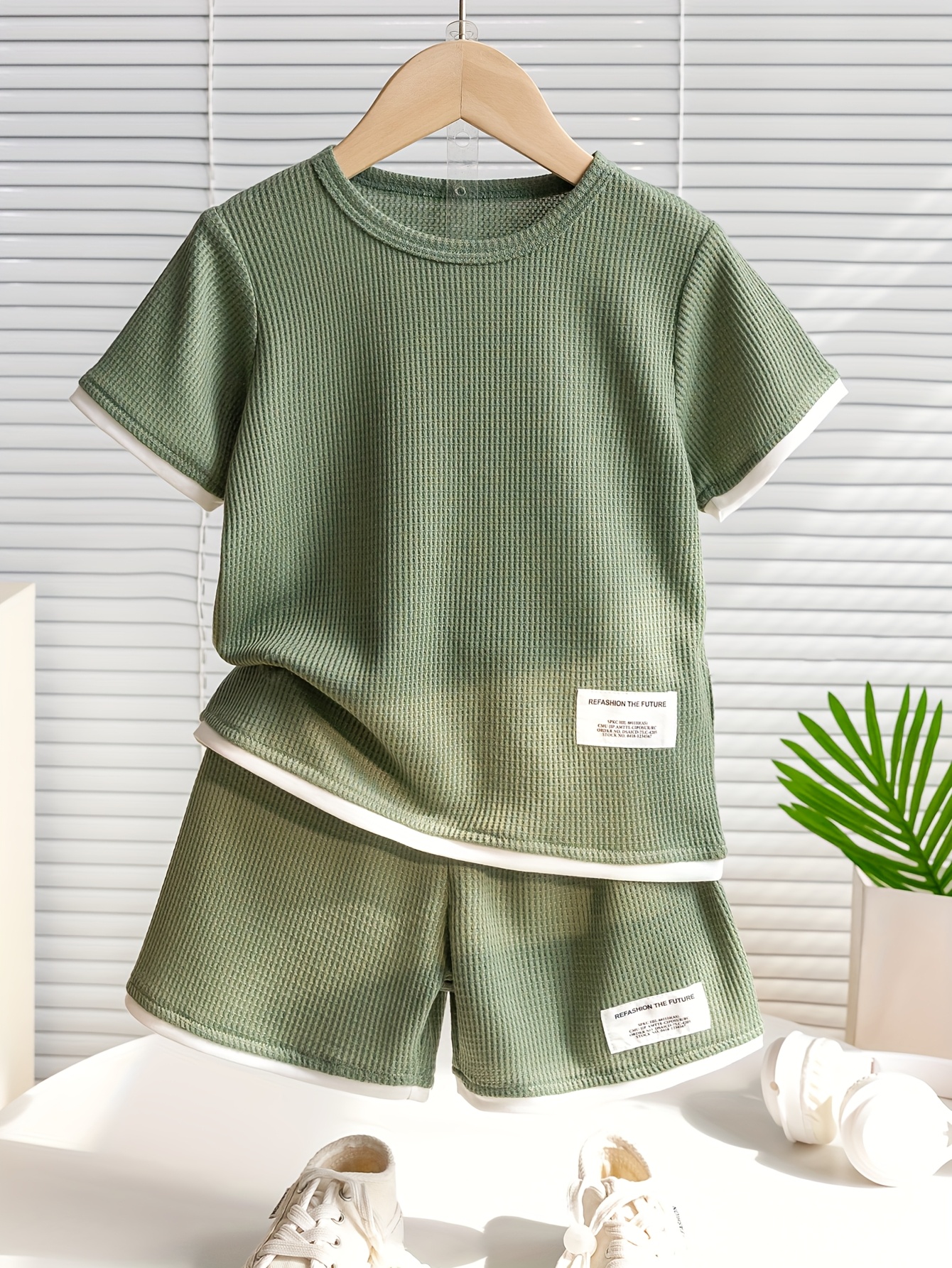 Boys' Comfortable Sports Style 2pcs Set, Small Boy's Summer Waffle Casual Short Sleeve T-shirt and Shorts Set, Suitable for Daily Wear, School, Outdoor