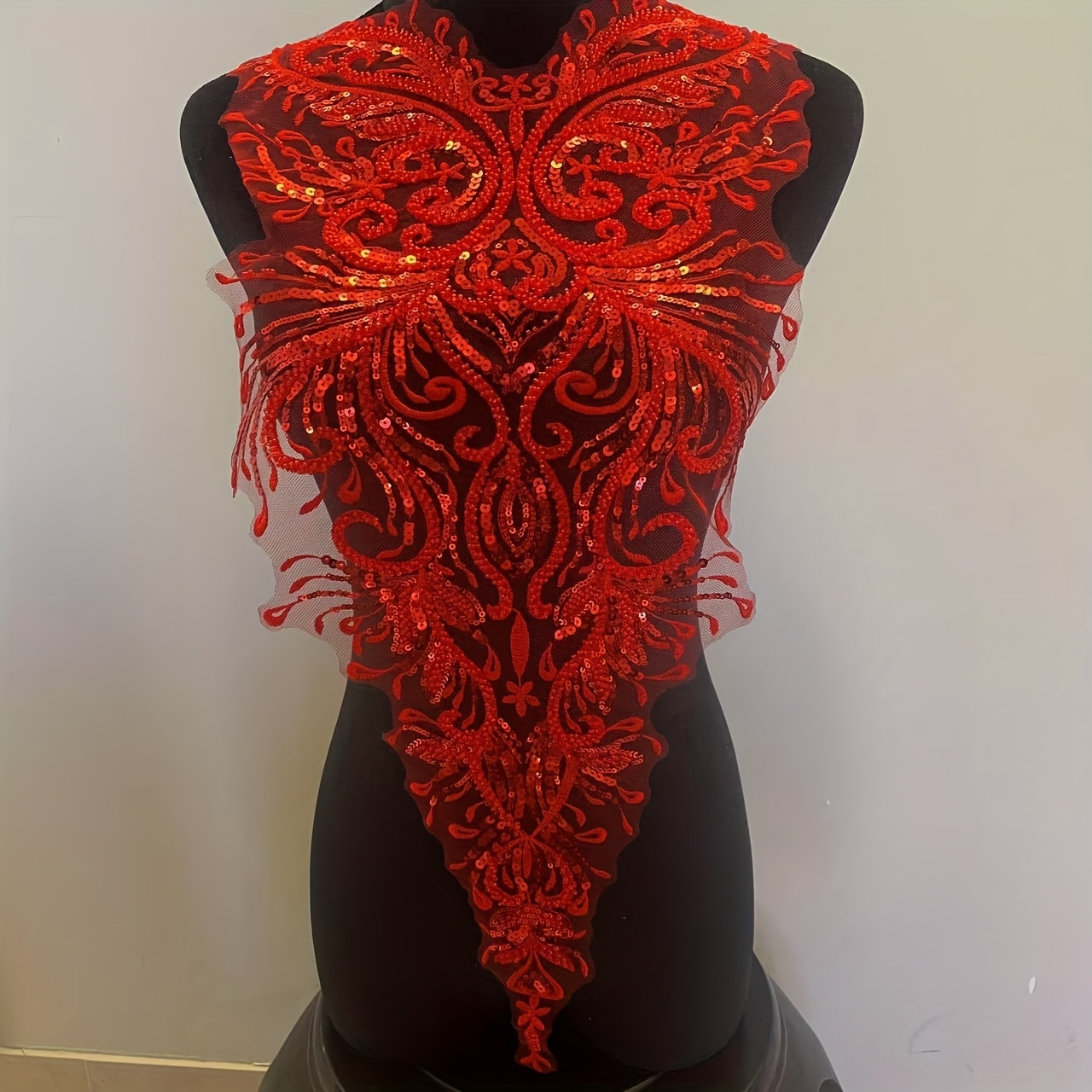 TEMU Robe rouge brodée de sequins avec motif floral - manches, détails en perles, parfaite pour les événements formels, tenue formelle | Design |