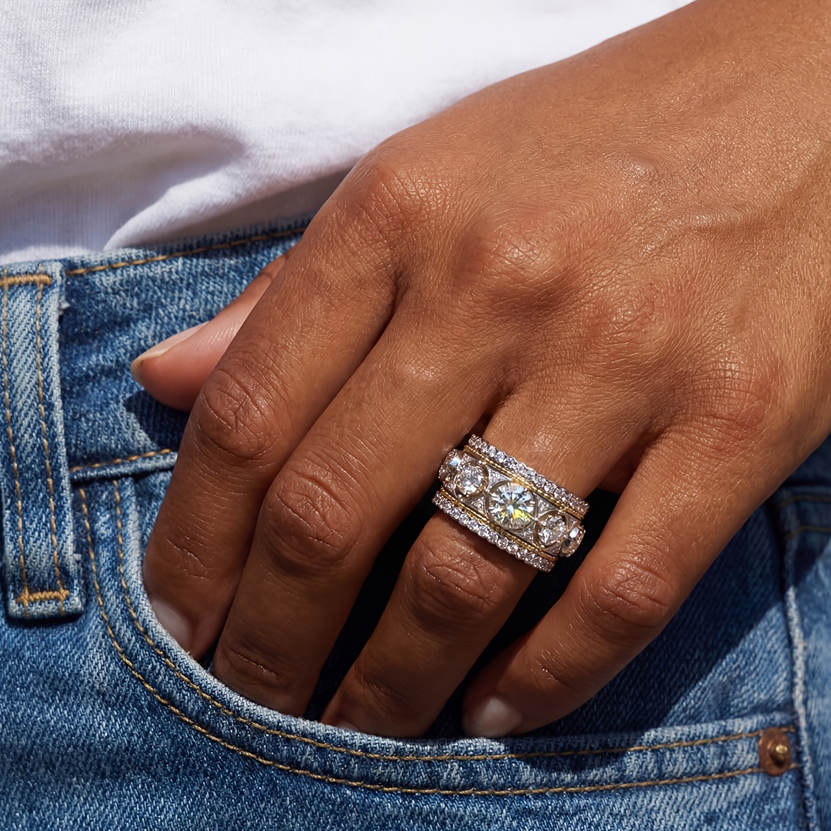 Women's Luxurious Two-Tone Palace-Style Ring, Exquisite Wedding Accessory
