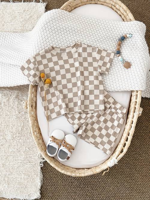 2-delige set babykleding jongens, modieuze zachte comfortabele t-shirt met korte mouwen en veelzijdige shorts, zomer outfit, premium cadeau voor baby ( schoenen, hoed, bril of toevoegingen inbegrepen), voor buiten.