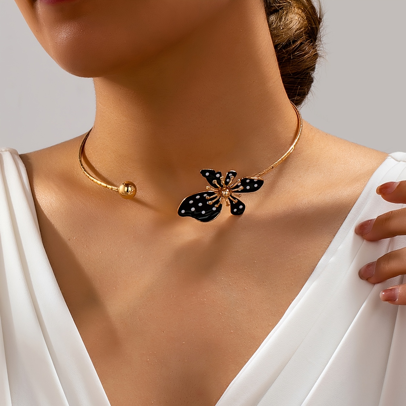 TEMU Gargantilla de moda para mujer con de lujo , con flores metálicas y blancos y negros, adecuada para uso diario y vacaciones