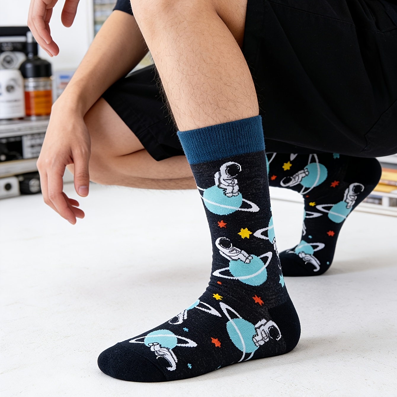 TEMU 1 paire de chaussettes unisexes sur le thème des astronautes - Thème avec imprimé astronaute, lavables à /nettoyables à sec, polyvalentes pour