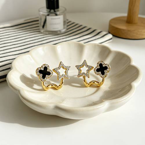 1 pair of western versatile fashion stud earrings holiday gift