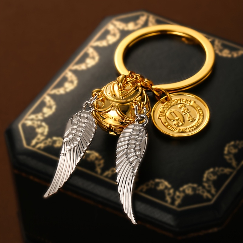 E-shop Goldener Schlüsselanhänger – Gleis-9-3/4-Kleine Waren Schlüsselanhänger, mit goldenem Flügel-Design, aus Zinklegierung Eisen,