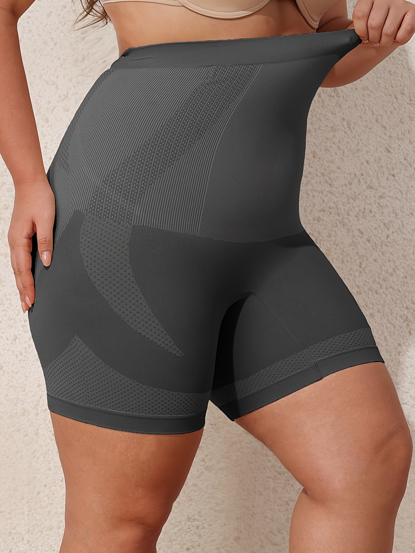 Women Wear High-waisted Pants That Shape The Body Without Leaving Marks, Managing Their Figure, Plus Size