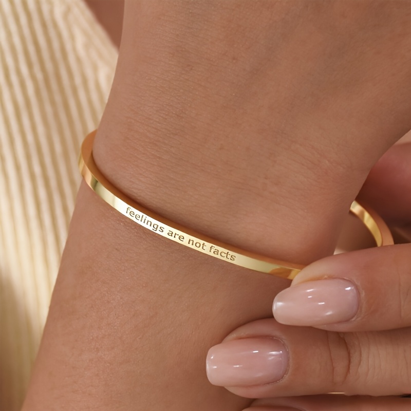 TEMU Pulsera de acero inoxidable con personalizado autodefinido, chapada, con un brazalete abierto y grabado opcional en lados. Una pieza de joyería