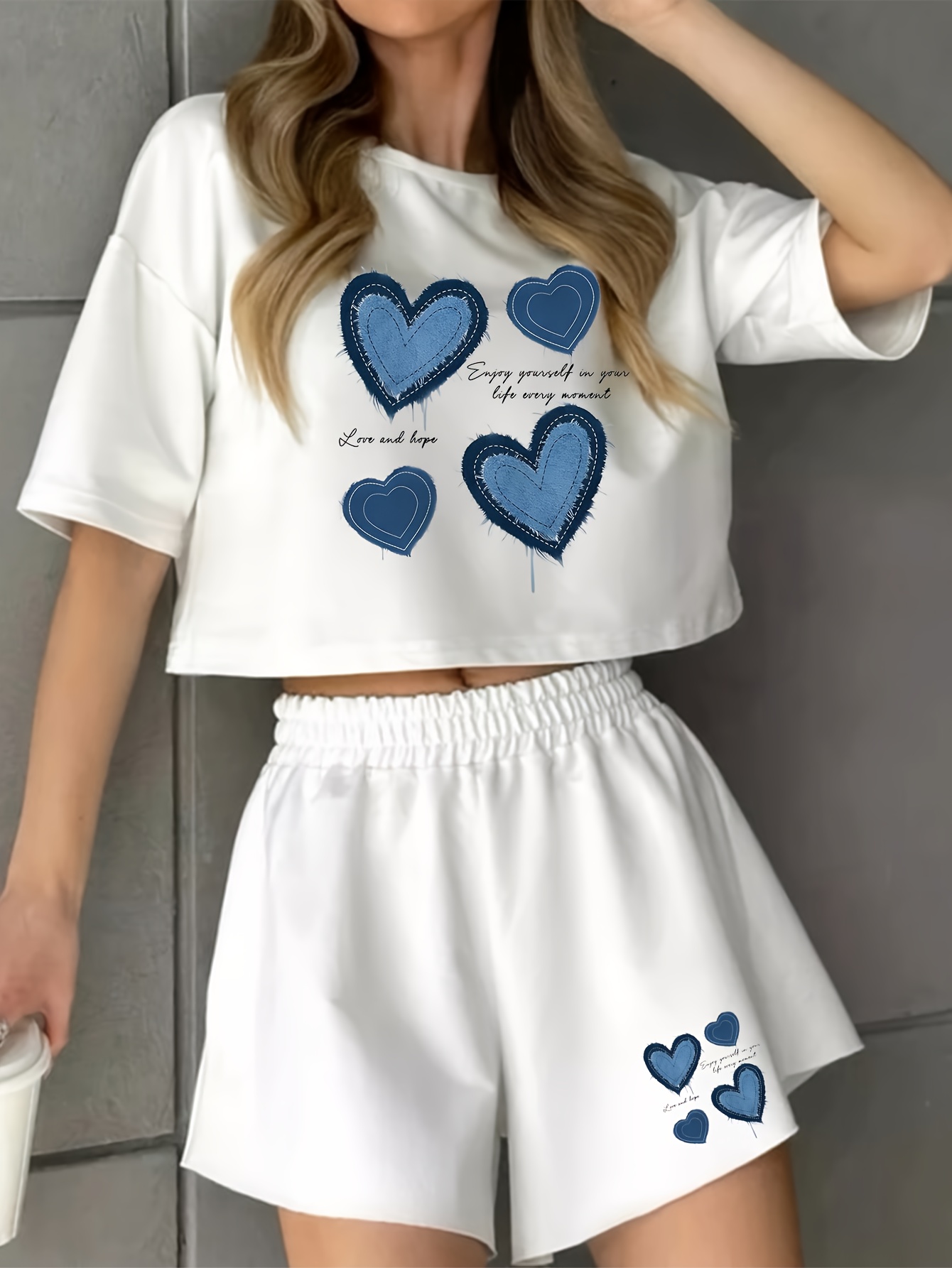 Conjunto casual de dos piezas para mujer, moderno y sencillo, con estampados, que incluye una blusa holgada y shorts.