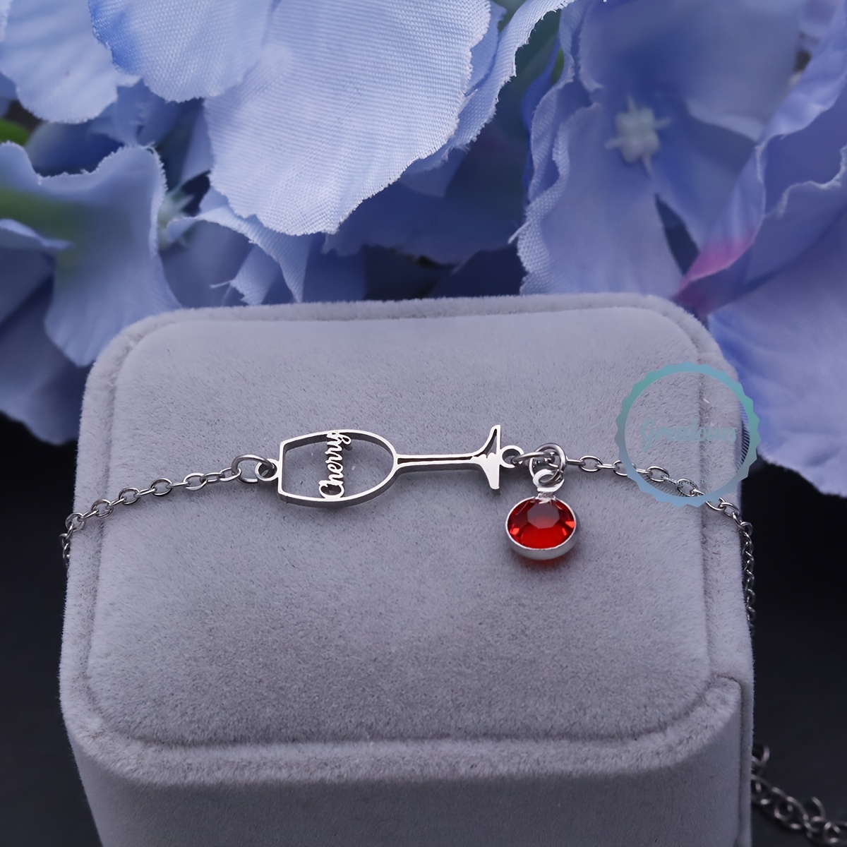 E-shop Personalisiertes Armband mit individuellem Namen, mit einem hohlen Weinglas-Design, hergestellt aus 304 Edelstahl. Ein DIY-Geschenk, das für