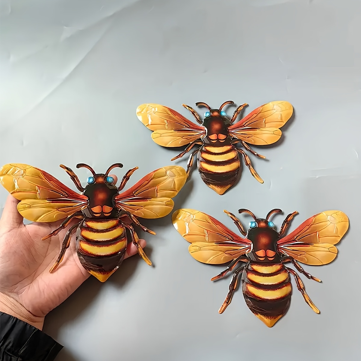 【2.5d】 [2.5d] Set Of 3 Metal Bee Wall Art For Outdoor Decoration, Vibrant And Metal Bee Designs, Perfect For Enhancing Outdoor Fences, Displayed In Patios, Gardens, Fences, And