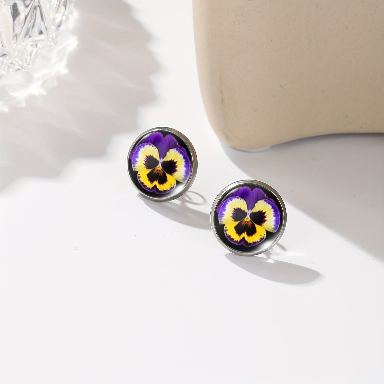 TEMU A Pair Of Vintage-style Tricolor Pansy Flower Men's Earrings, Hypoallergenic, Featuring An Exquisite And Elegant Design, Wear, Parties,