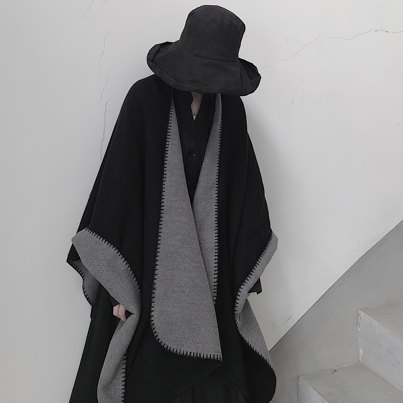 

Autumn/winter Black/grey Double-sided Split Cape, Simple Poncho, Outside Windproof Shawl