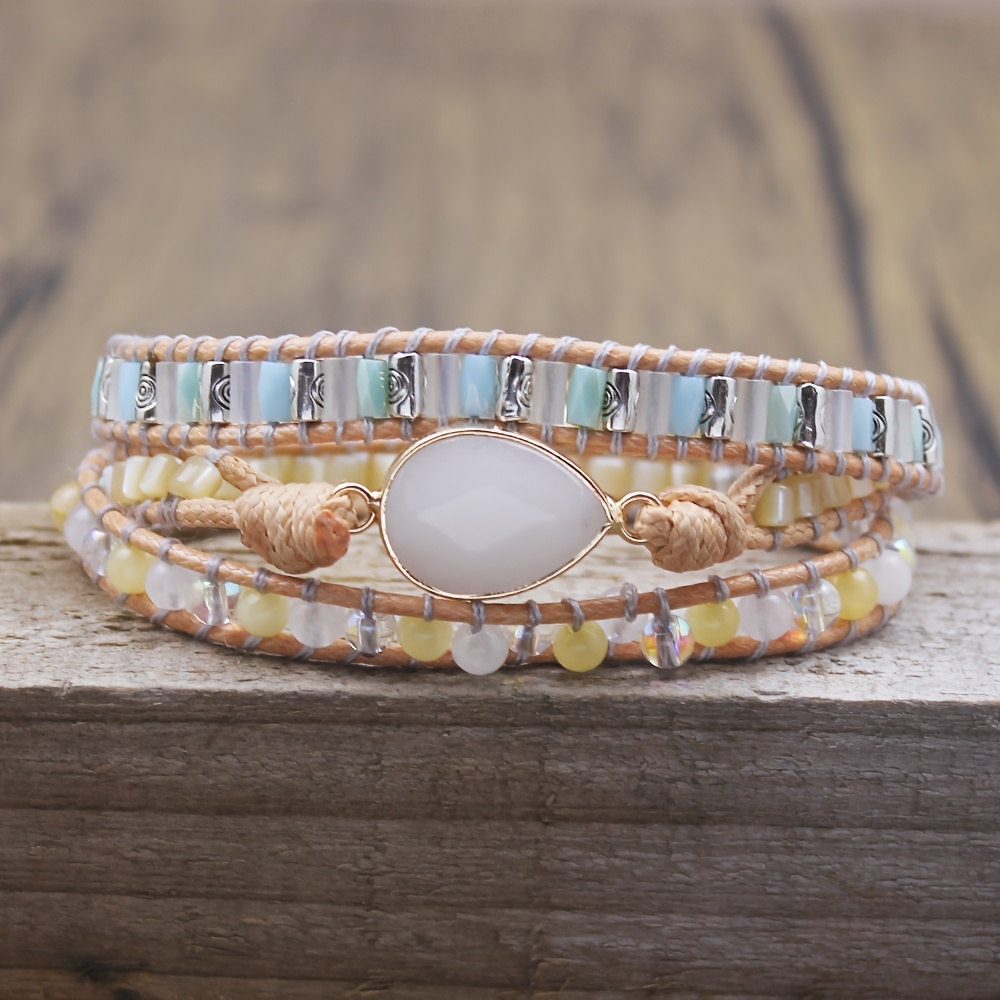 E-shop Naturstein Böhmisches Mehrschichtiges Handgefertigtes Lederband Armband mit Weißen Naturstein-Tropfen-Anhängern, Design