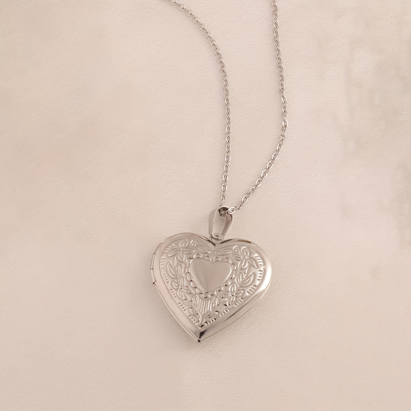 Vintage Heart-Shaped Locket Necklace with Flip Cover