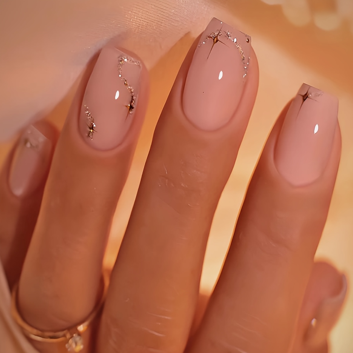 E-shop 24 Stück Kurze Quadratische Kunstnägel Set, Nude Pink, mit Stern- Goldfolienlinienmuster, Einfach, , Elegant Großzügig, Ideal für den Dates, für