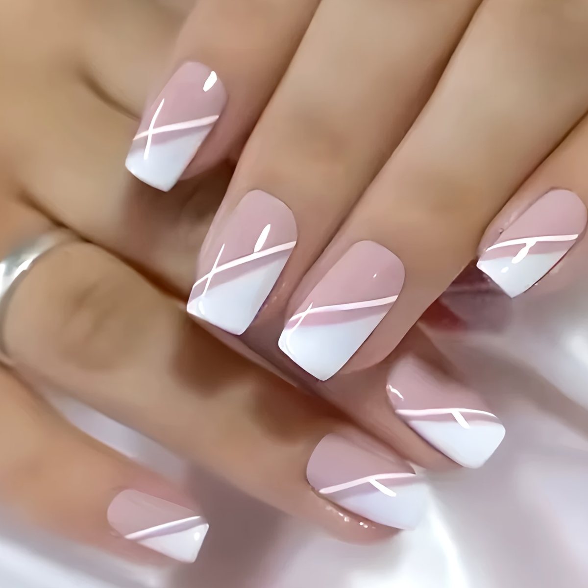 E-shop 24 Stück Reine Weiße Halb-Französische Strass-Quadratische Kunstnagelspitzen mit Jelly-Kleber Nagelfeile