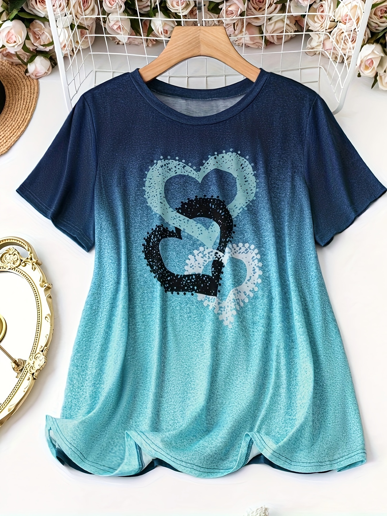 Valentine's Day Women's Crew Neck T-Shirt - Ombre Blue to Teal Heart Print Loose Stretch Beach Top, Machine Washable Casual Vacation & Casual Attire, Cruise T Shirts for Family, Relaxed Fit Shirt, Playful Graphic Tee, Comfortable Fit, Stretchy Fabric