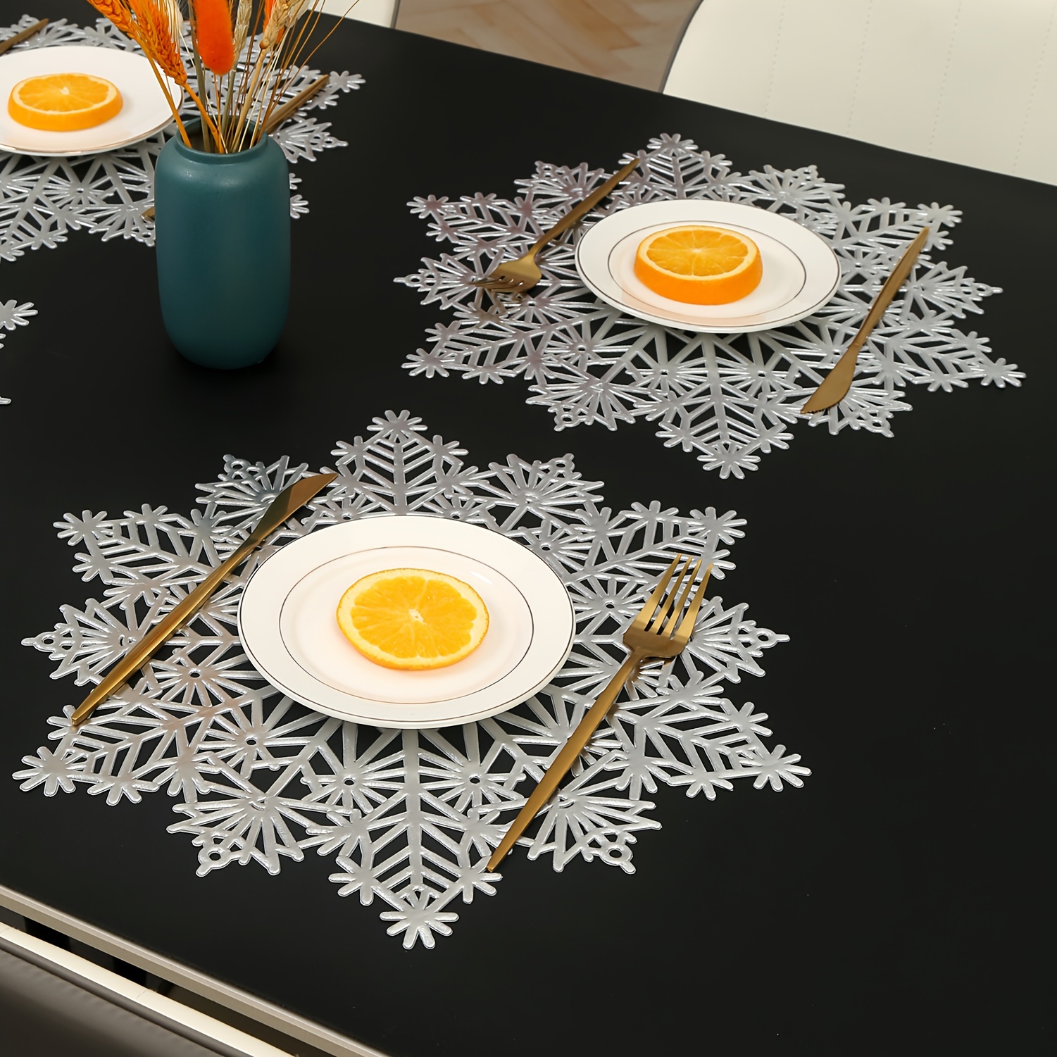 

Christmas Decorations For With 4pcs/6pcs/8pcs/12pcs Snowflakes Flying All . Suitable For Holiday Decoration, Western-style Dining Mats That Are Washable, Pvc, Heat-insulated And Heat-resistant.