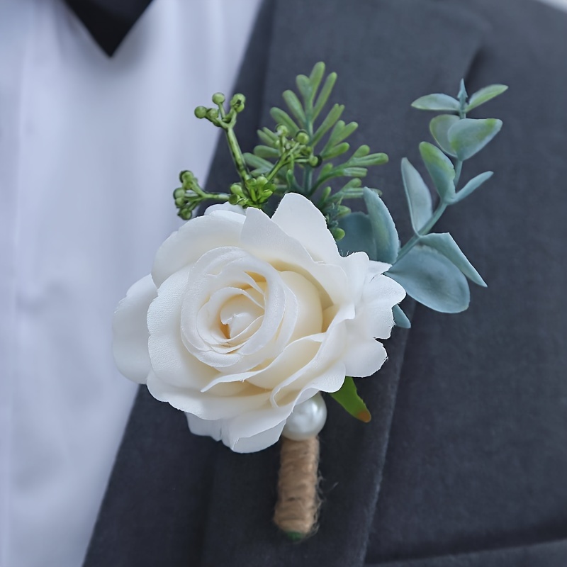 

Boutonnière élégante en rose rouge avec verdure : Idéale pour les mariages, les galas et les anniversaires - Matériau en polyester, Style bohémien