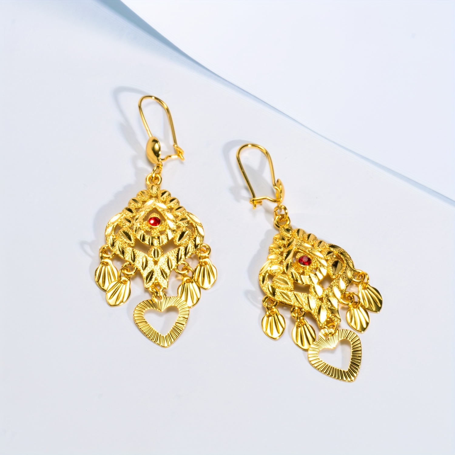 

A Pair Of Luxury Dangle Earrings, Synthetic Gemstones, 24k Golden Plated, Copper Material, Suitable For Women, Fashionable Dangle Earrings For All And Ramadan Festival