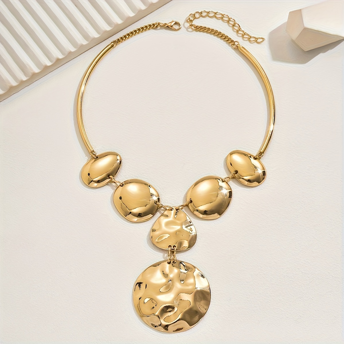 Geometric Circle Pendant Choker Necklace