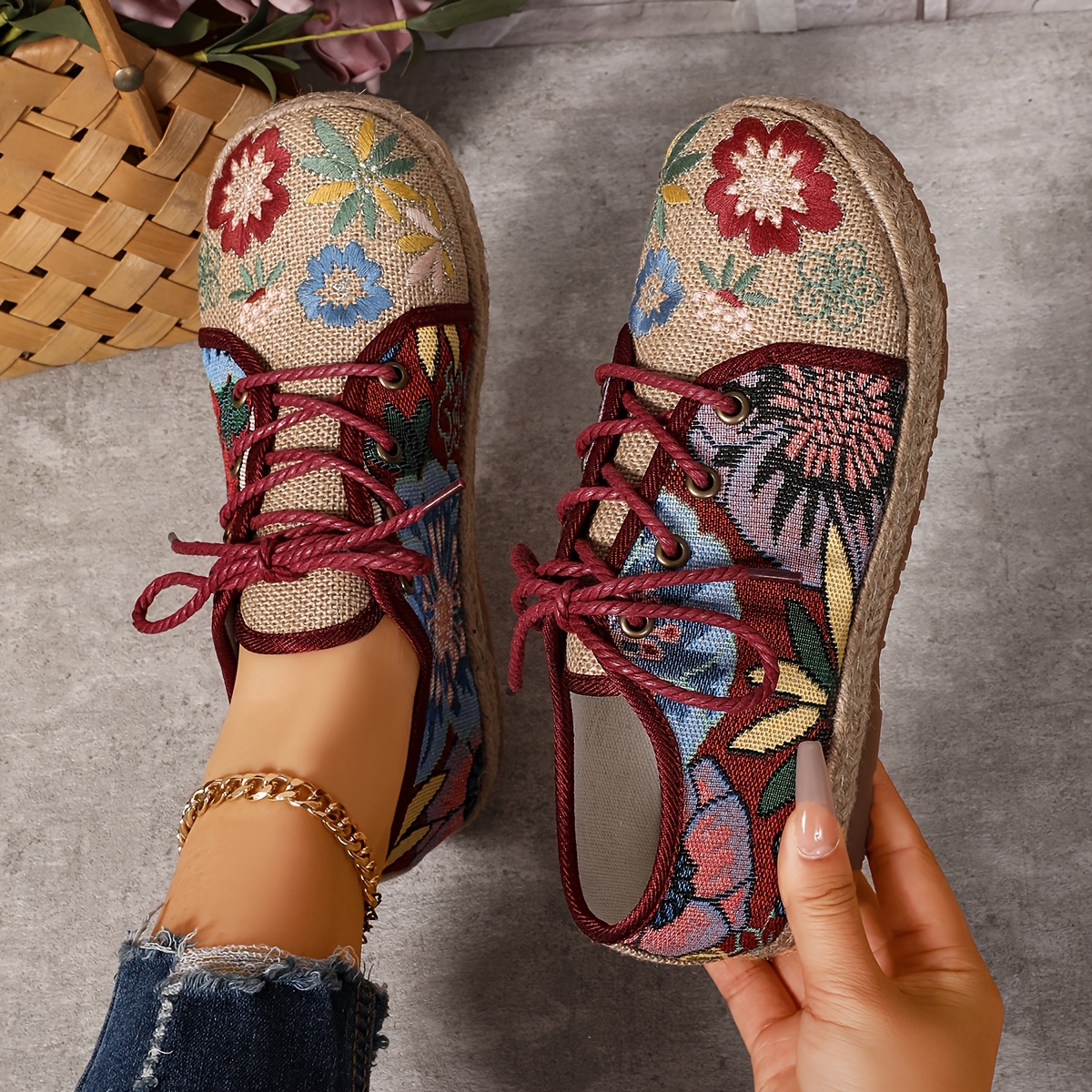TEMU New Chinese-style Ethnic Embroidered Cloth Shoes, Retro Casual Women's Slip-ons, Lightweight And Fashionable Sports Shoes Suitable For . Stylish