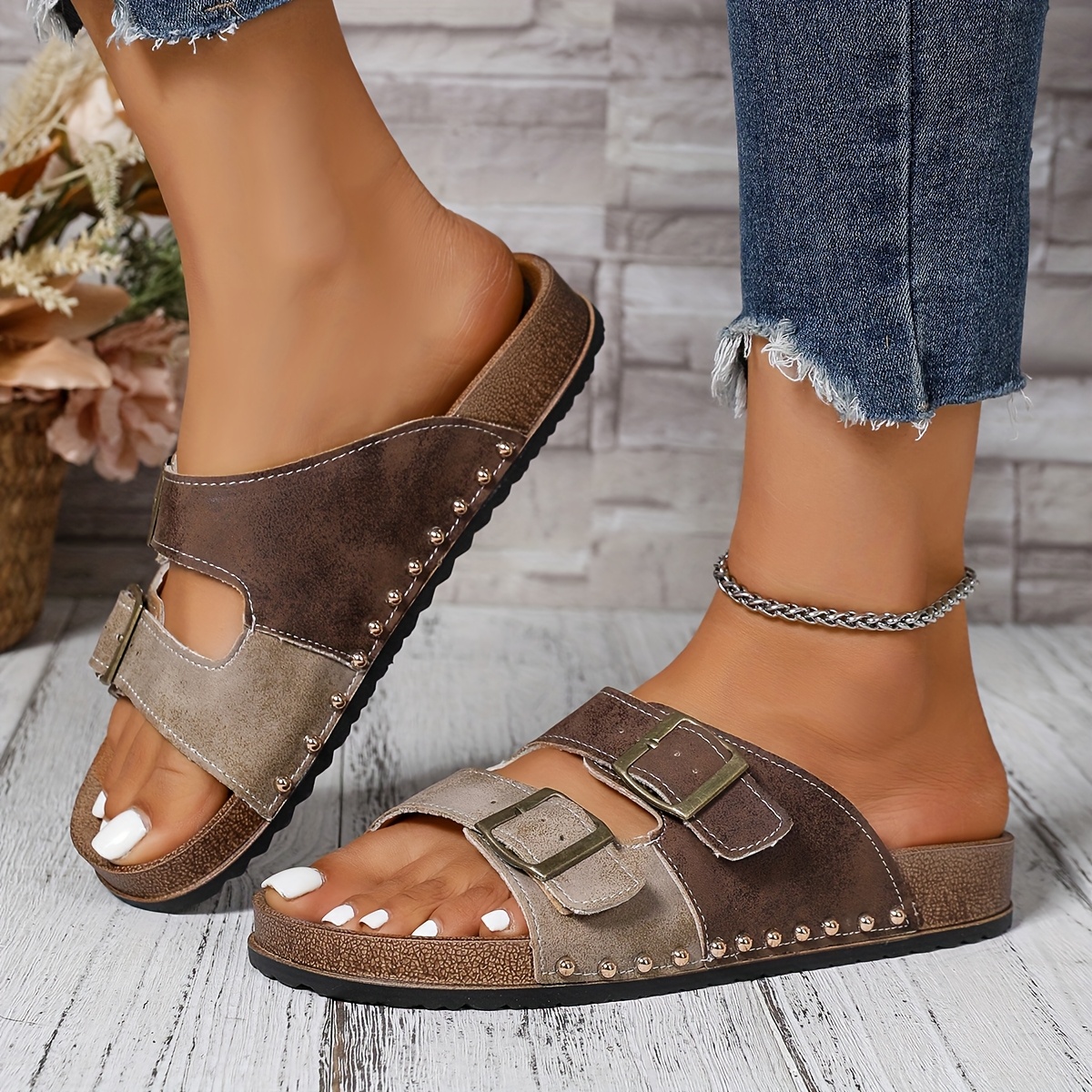 Image of Women's , Fashionable Flat Sandals With Metal Buckles, Casual Versatile Outdoor Slippers, Soft Vintage Studded Flip-flops, Women Shoes
