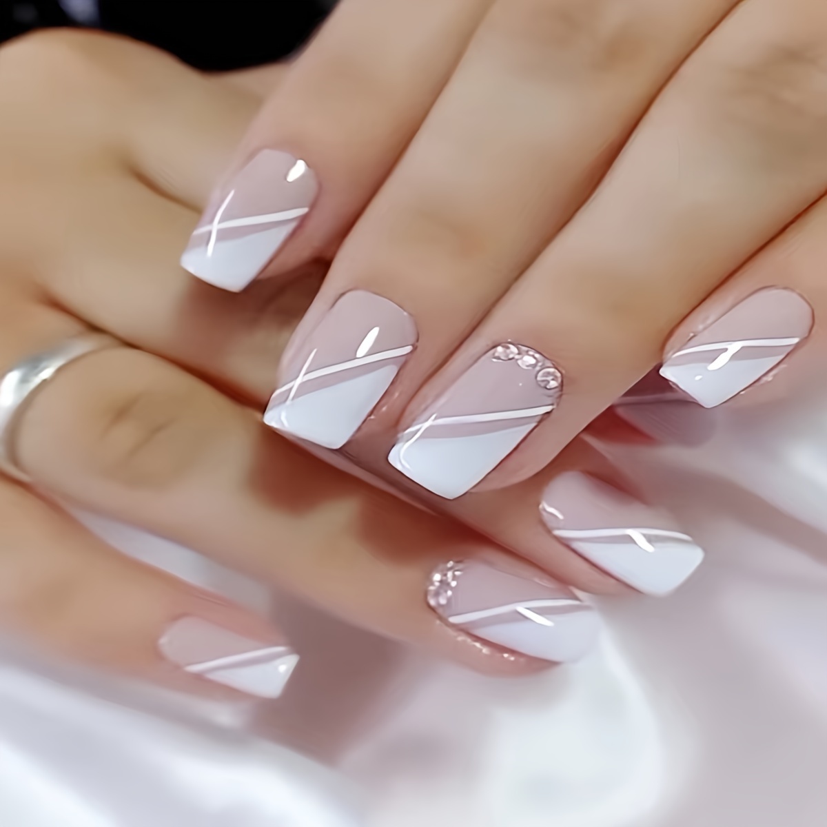 

24pcs Chic White French Tip Press-on Nails With Sparkling Rhinestones - Medium Square, - Includes Jelly Adhesive & Nail File