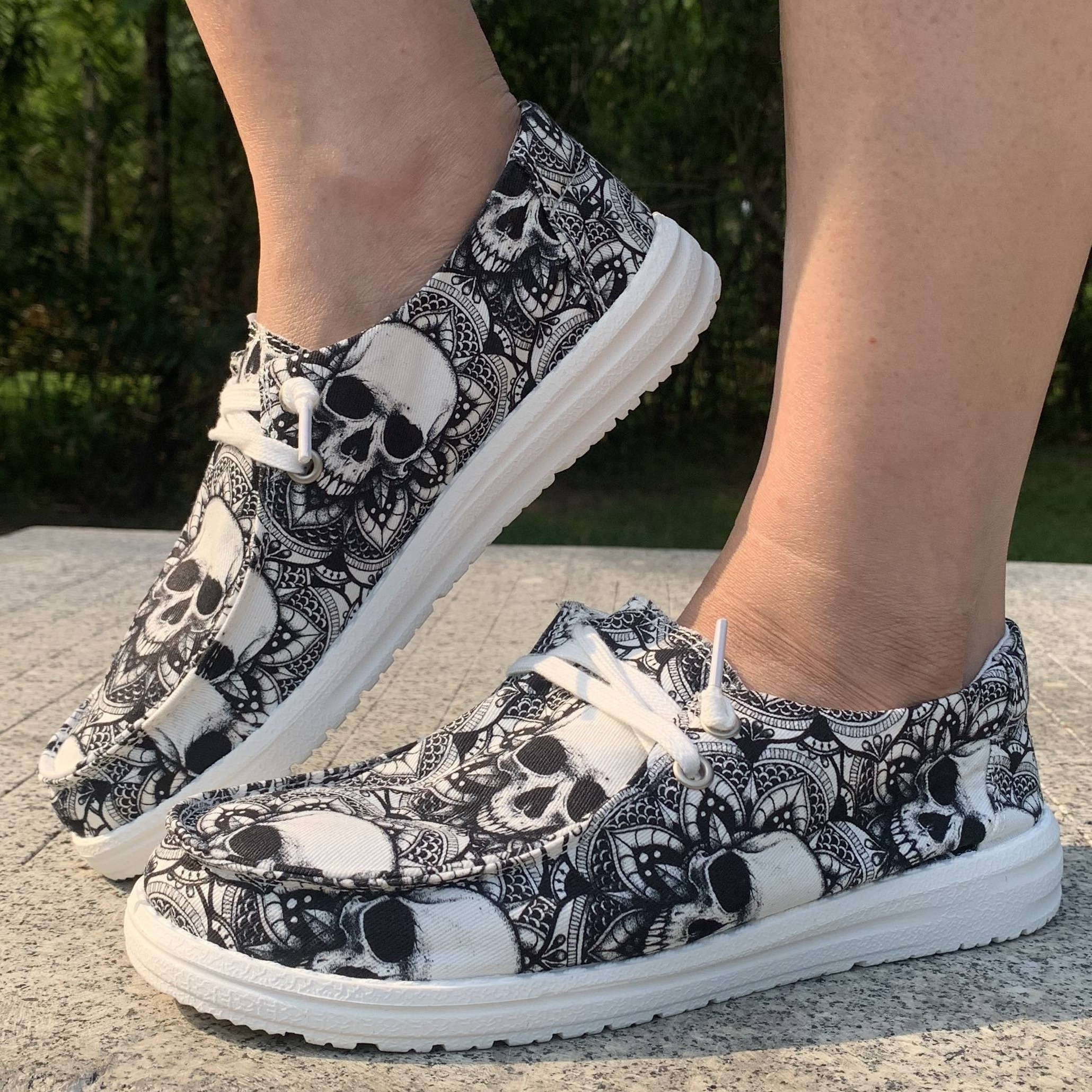 

Women's Skull Print Fashion Sneakers, Casual Lace-up Flat Canvas Shoes, Comfortable And Versatile Footwear