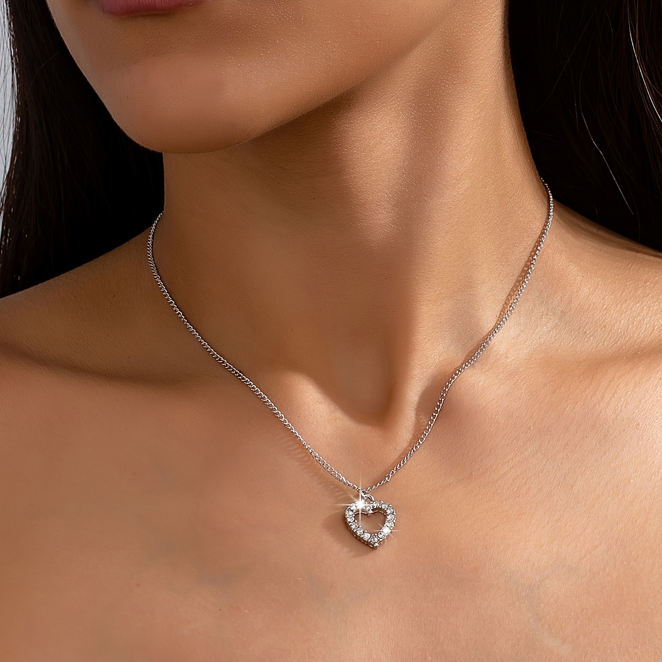Image of A Spring/summer Elegant, Petite, Sweet Rhinestone Heart Pendant Necklace For Women, Perfect For Holidays, Birthdays, Dates, Parties, Vacations, Shopping, Daily Wear, And Commuting Accessories