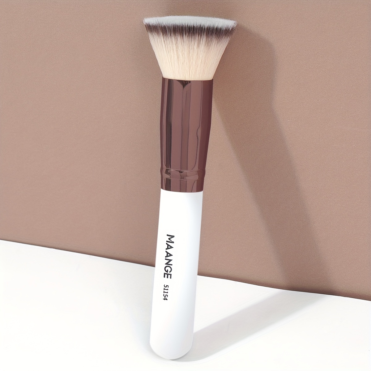 

1pc Foundation Brush, Makeup Tools With Soft Fiber For Easy Carrying, Makeup Brush For Travel, Gifts For Mother Women