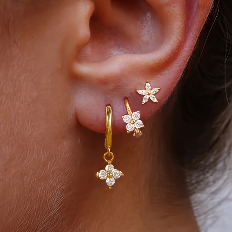 E-shop 3-teiliges elegantes und einfaches eingelegtes synthetisches Zirkonia-Blumen-Kupfer-Ohrring-Set, geeignet für Damen, für tägliche und