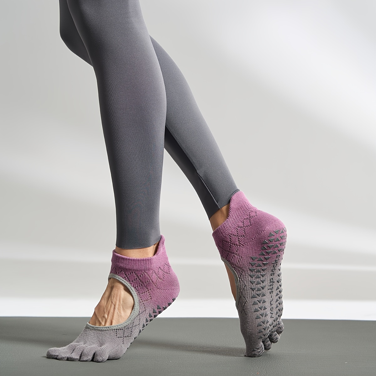 

1 Pair Women's Gradient Non-slip Yoga Socks With Full Fingers Design, Breathable Mesh Pilates, Dance Socks