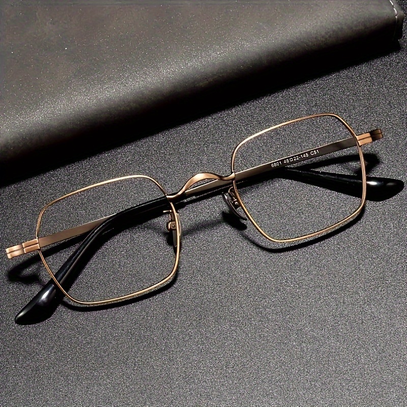 A simplicidade e a elegância das armações de óculos LINDBERG e lentes de  óculos de sol