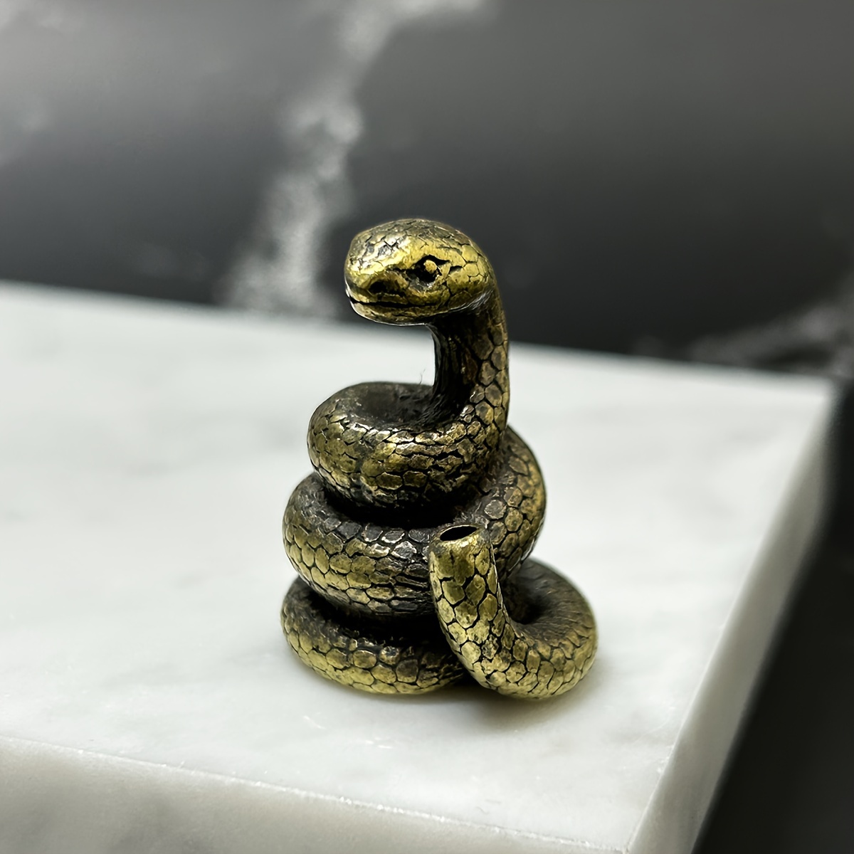 

1-pack Vintage Metal Snake Incense Holder, Animal Design Tea Pet Ornament For Home Office Desk Decor, Crafted Incense Stick Stand, Unscented Desk Accessory