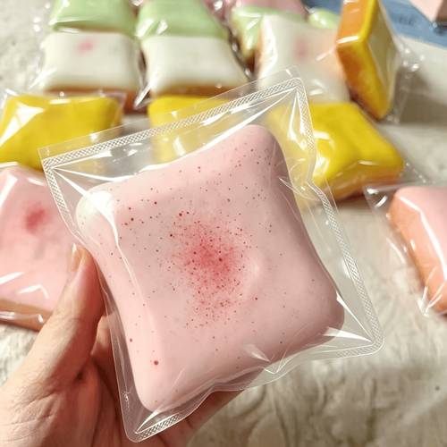 zdjęcie przedmiotu zabawka antystresowa simple dimple, duży miękki tost do ściskania, kolorowe masło w kostkach i zestaw chleba, zabawka do dla przyjaciół, dekoracja domowa i restauracyjna, upominki na urodziny dla dzieci. losowe kolory