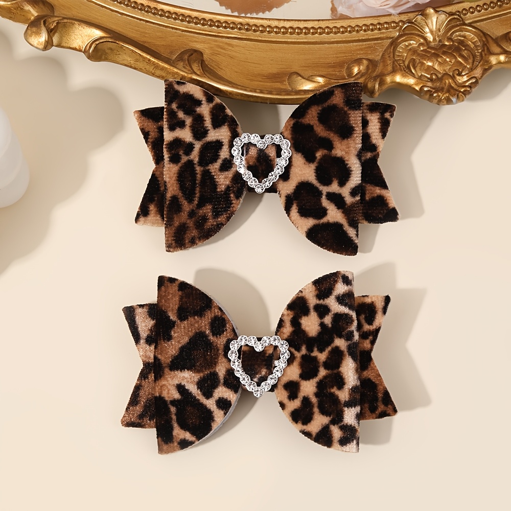 E-shop 2 Stück Elegante Leopardenmuster Haarschleifen-Clips für Damen, Funkelnde Herz-Strass Velours-Haarspangen, Glitzer-Haarnadeln für Partys,
