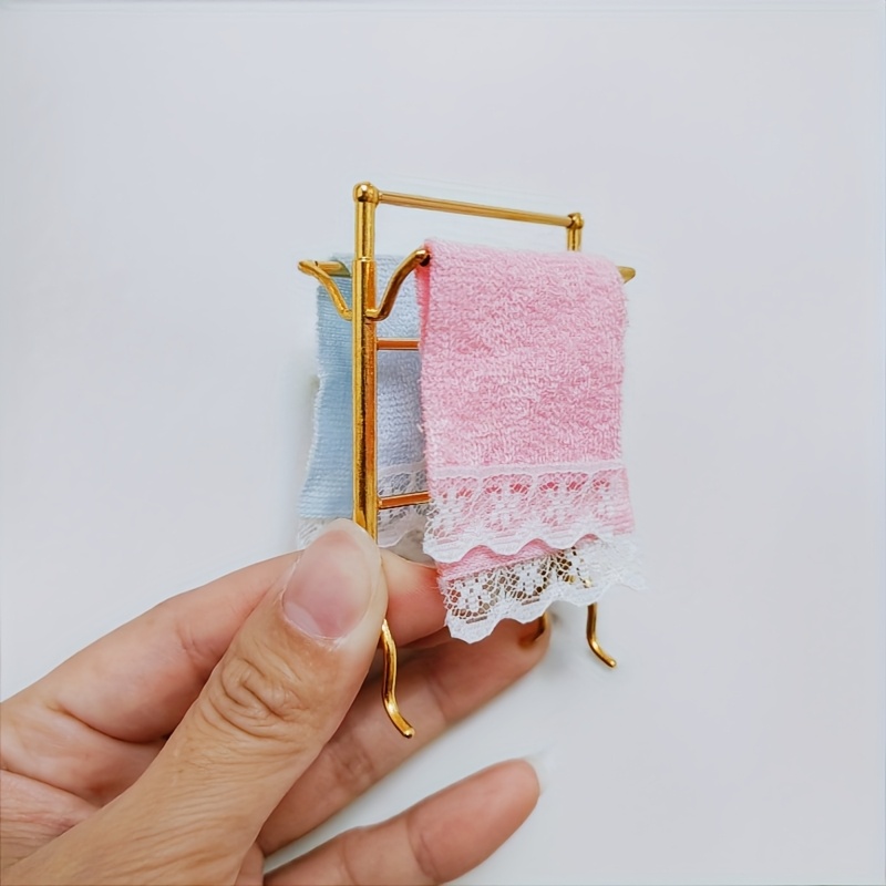 Image of 3pcs/set Dollhouse Miniature Simulated Towel Rack With 2 Towels, Metal Material, Dollhouse Diy Furniture Model, Dollhouse Scene Photography Prop, Miniature Scene Model, Dollhouse Accessories