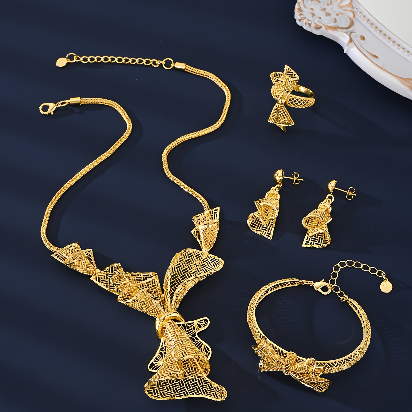 Fashion 18k Gold-plated Golden Dubai Jewelry Set - Necklace, Wedding Earrings, Ring, Bracelet. Women's African Bride Jewelry Additions, Gift