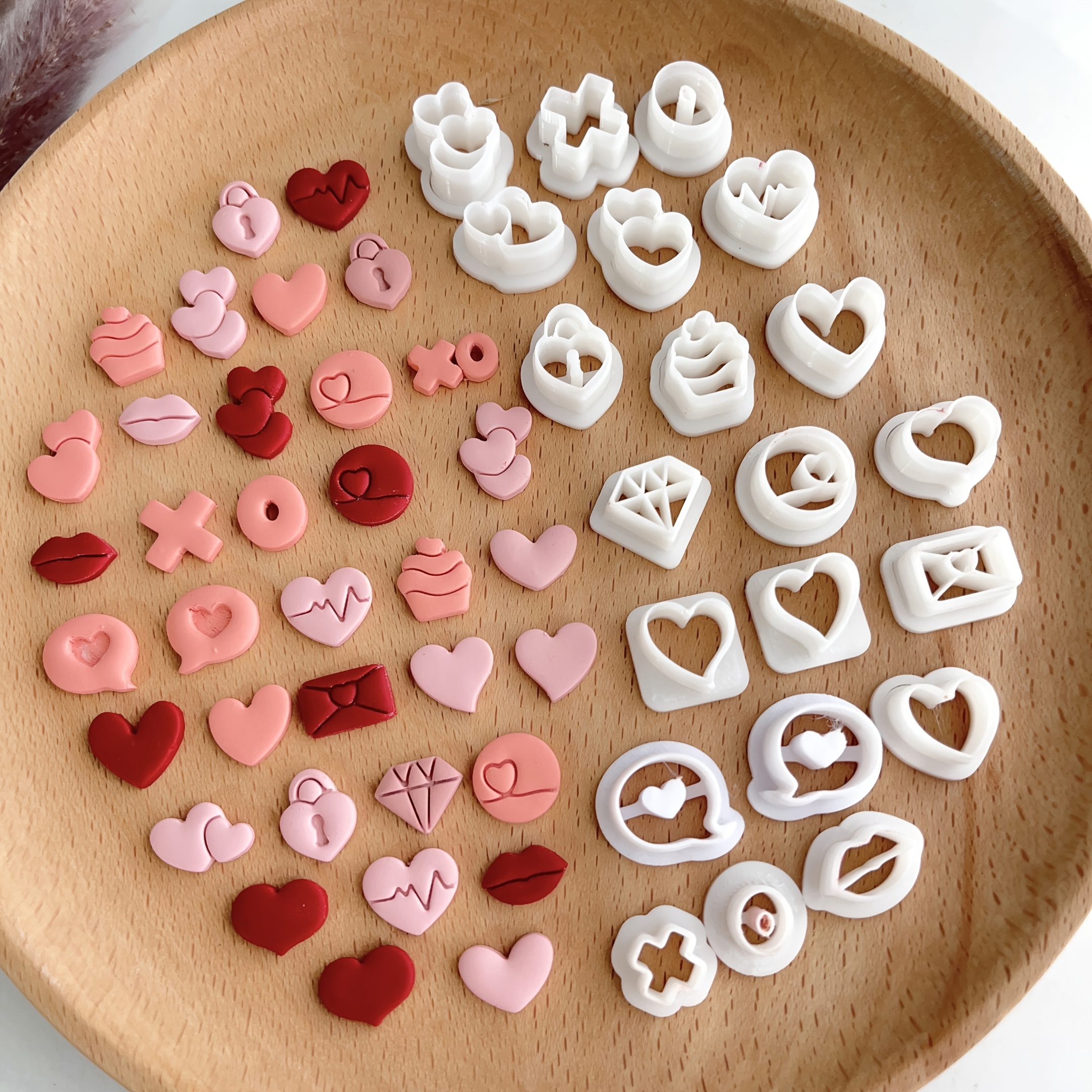 

21pcs Valentine's Day Polymer Clay Earrings Mold Set, Assorted Love Heart & Designs, Pendant Crafting Tools Kit, Plastic Material For Clay Art